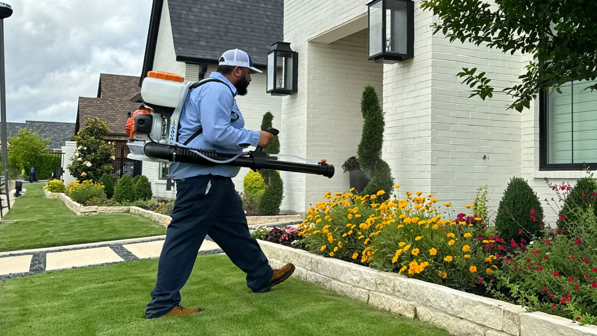 Sureguard Lawn & Pest technician at property in Dallas, TX.